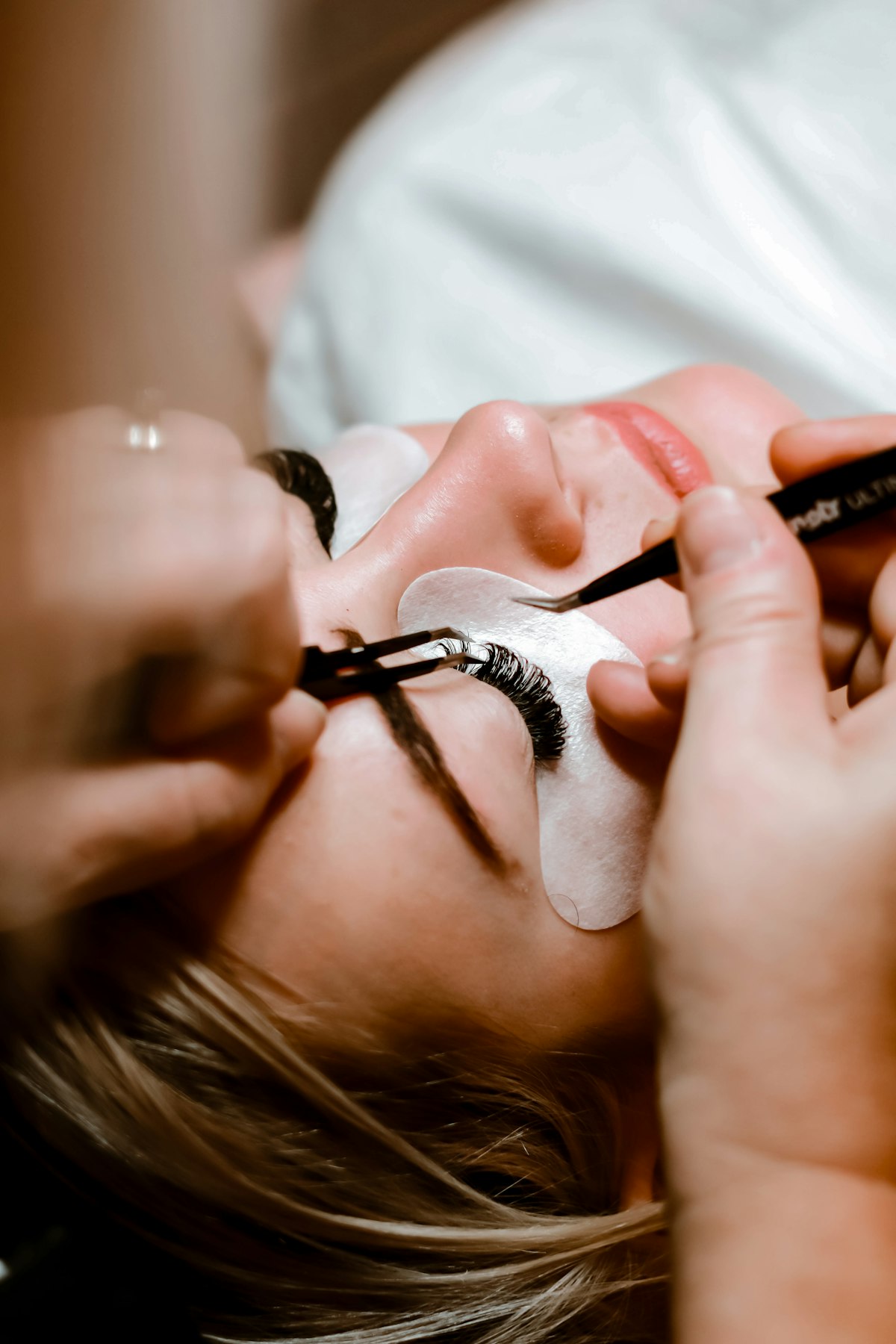 Eyelash extension application